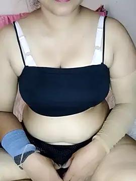Queen_Taniya from StripChat