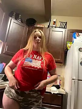 QueenBee2014 from StripChat