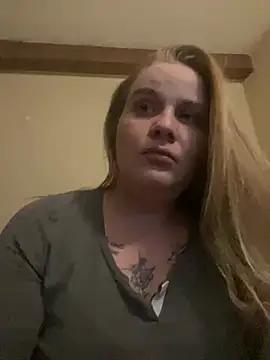 QueenBee2014 from StripChat