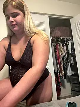 QueenBootyy from StripChat is Freechat