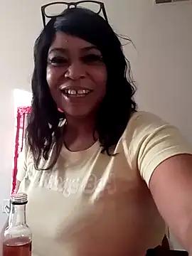 QueenDim3 from StripChat
