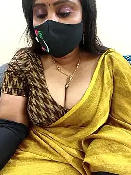 Queenflowerr from StripChat