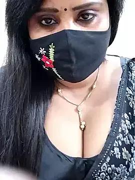 Queenflowerr from StripChat