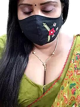 Queenflowerr from StripChat
