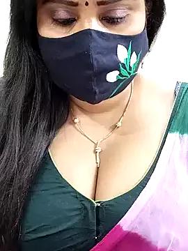 Queenflowerr from StripChat