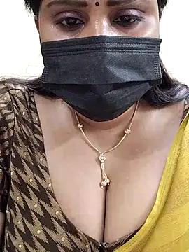 Queenflowerr from StripChat