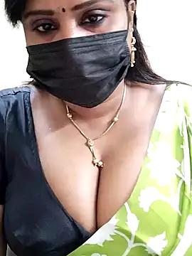 Queenflowerr from StripChat