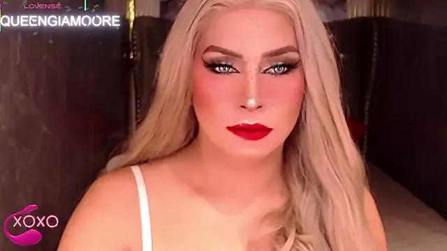 QueenGia_Ts from StripChat