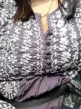 QueenHaryanaa from StripChat is Freechat