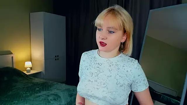QueenieBerner from StripChat is Freechat