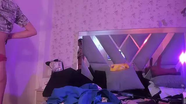 Queenjenn__ from StripChat