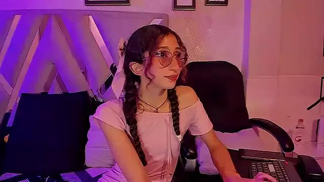 Queenjenn__ from StripChat