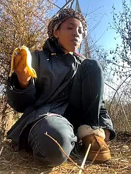 Queenkimi777 from StripChat is Freechat