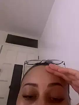 queenlo_xxx from StripChat is Freechat