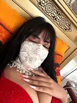 QueenLujaine from StripChat