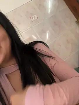 QueenLujaine from StripChat