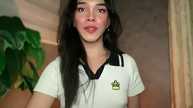 Queenn_xx from StripChat