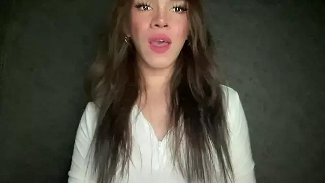 Queenn_xx on StripChat