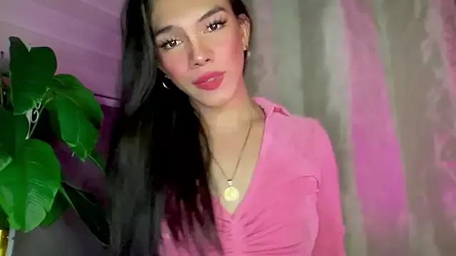Queenn_xx from StripChat