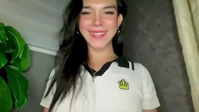 Queenn_xx from StripChat