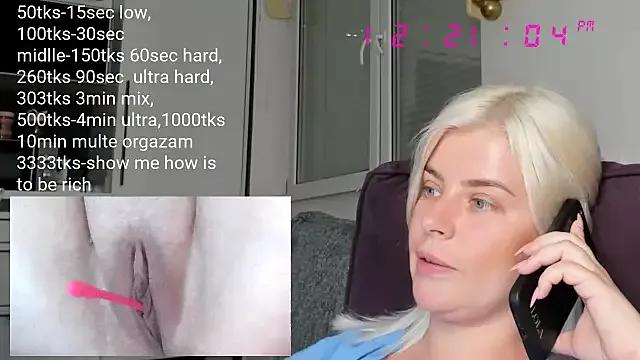 queenofthenighttt from StripChat
