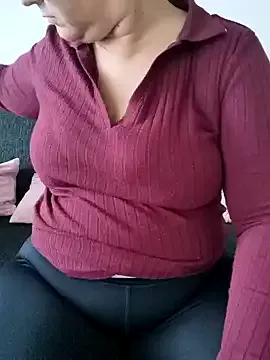 queenpeachi from StripChat