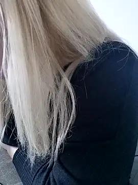 queenpeachi from StripChat