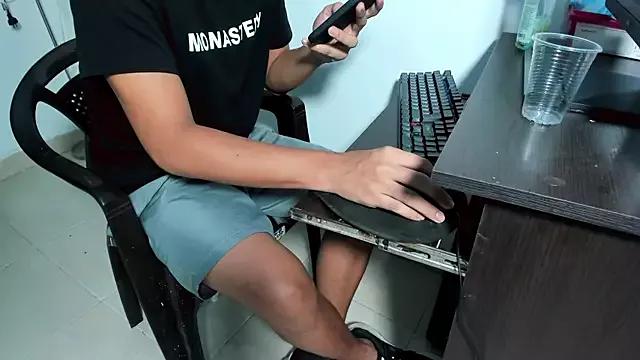 queensara_sexy99 from StripChat