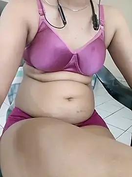 QueenSharmaa from StripChat