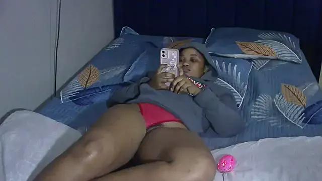 QUEENSHYNESS from StripChat