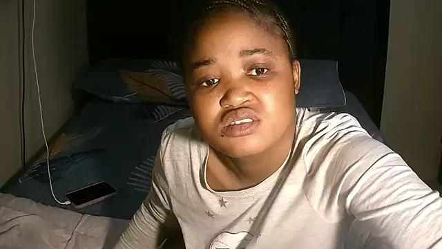 QUEENSHYNESS from StripChat