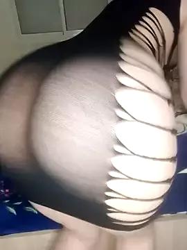 Queensixey from StripChat is Freechat