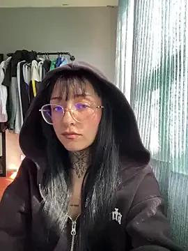 QueenSquirt02 from StripChat