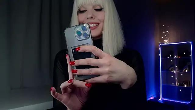 Queensy_Sins from StripChat is Freechat