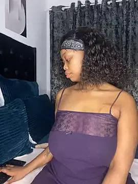 QueenTee23 from StripChat