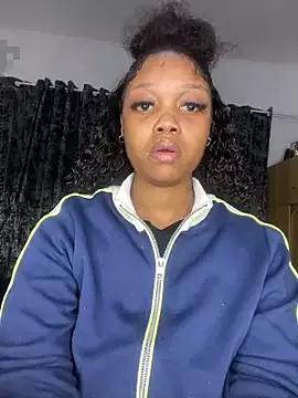 QueenTee23 from StripChat