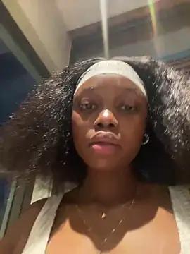 QueenTee23 from StripChat