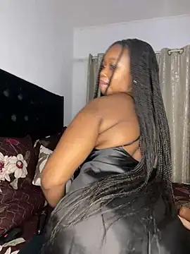 QueenTee23 from StripChat