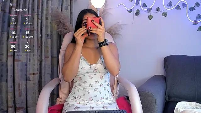 Quiinn_bx from StripChat