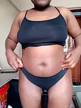 QuuenLeesa from StripChat is Freechat
