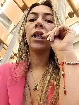 rachellboom from StripChat is Freechat