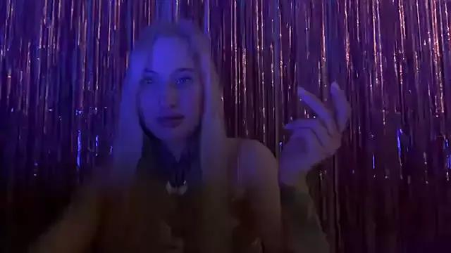 RamonaXKitty from StripChat is Freechat
