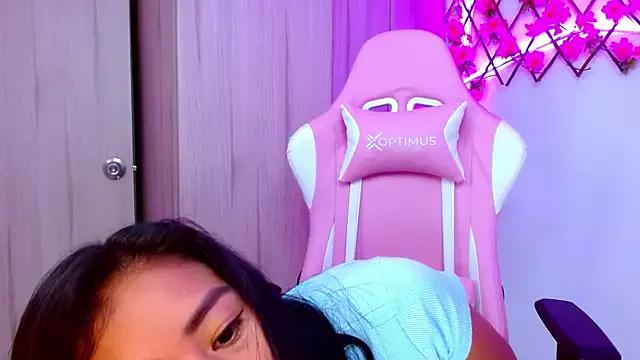 RaquelOficial from StripChat is Freechat