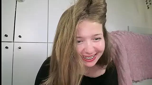 RaraMay from StripChat is Freechat