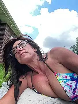 Raventhemilf from StripChat is Freechat