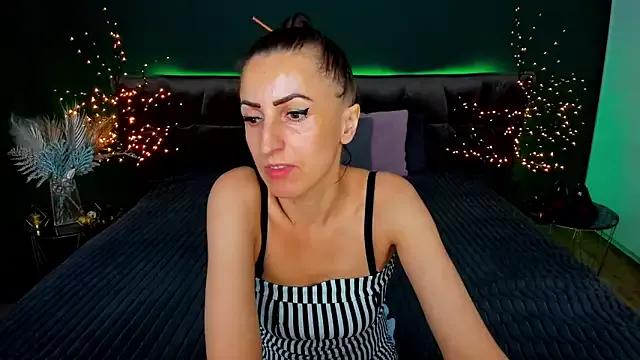 Rebecca_Diamond from StripChat