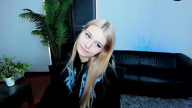 RebeccaChamb from StripChat is Freechat