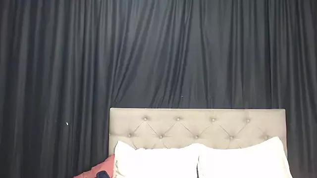 rebeka_kenye from StripChat