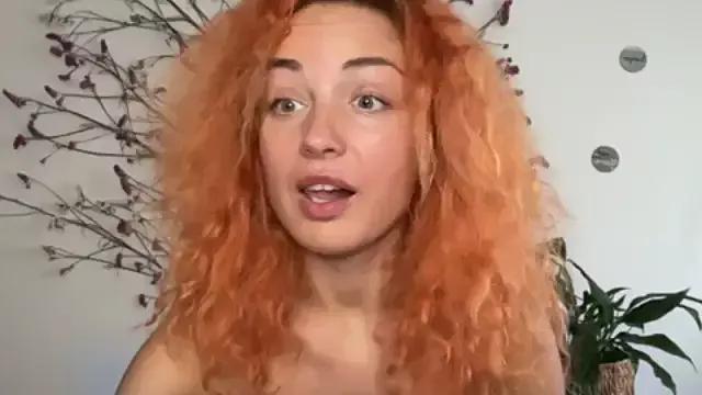 Reddgiirl from StripChat