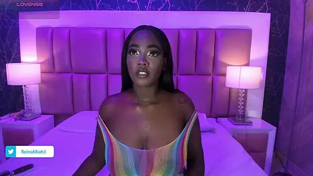 ReinaMiah from StripChat is Freechat